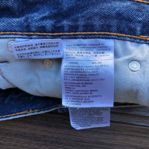 Urban Renewal Levi’s denim Mini Skirt - Picture 6 of 6